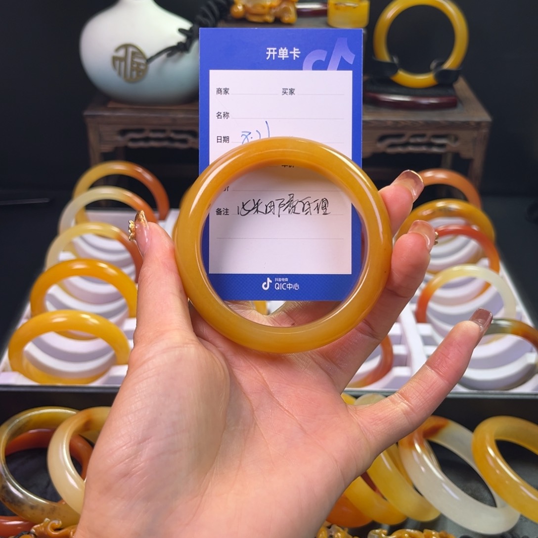 未镶嵌手镯石英质玉