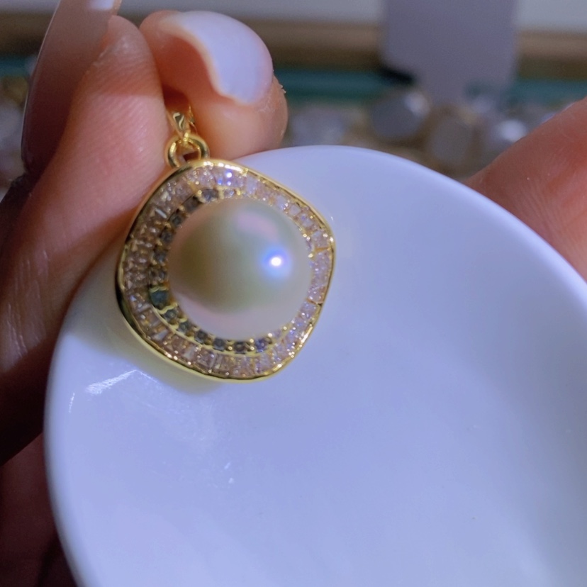 【闪购商品】淡水珍珠天然珍珠（微瑕）随机合金王**月