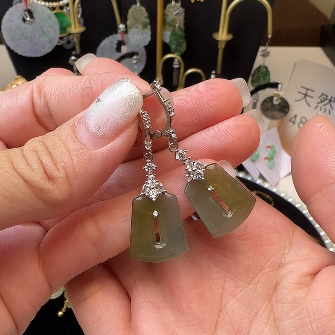 呼***毛银S925镶嵌翡翠耳饰耳包款
