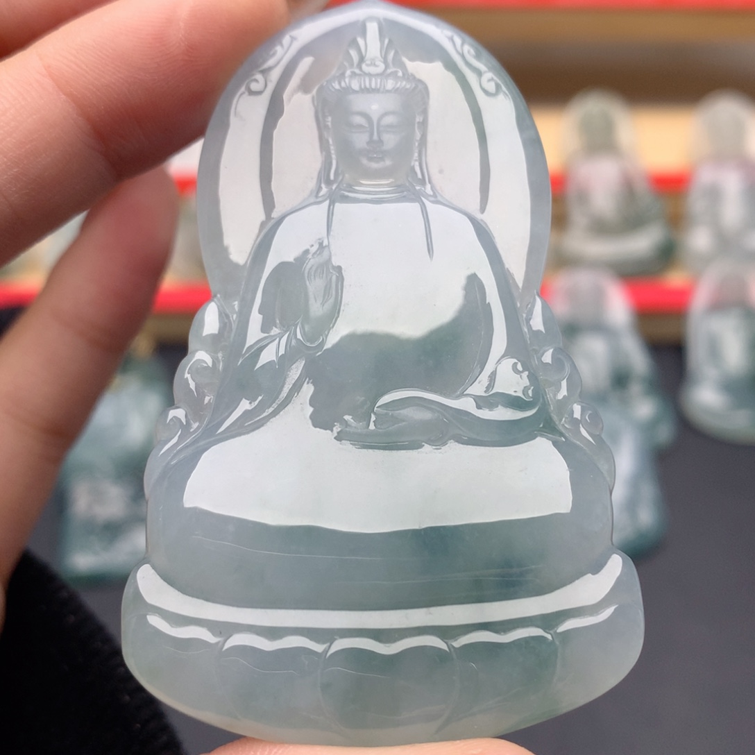 廖***主翡翠未镶嵌颈饰素衣观音