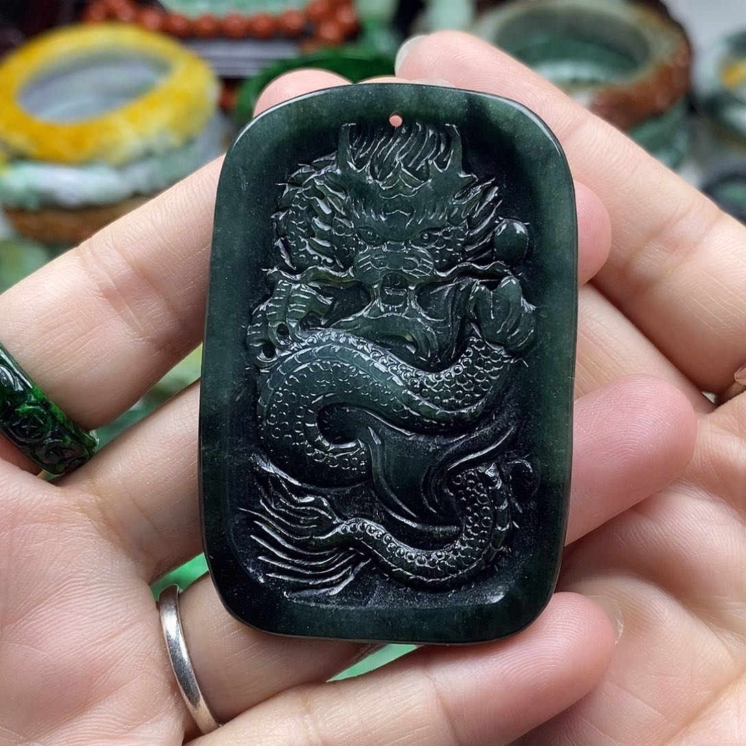 颈饰未镶嵌翡翠牌子