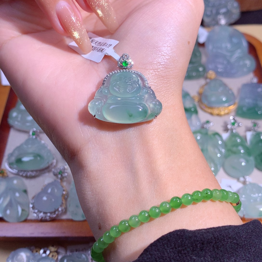 翡翠吊坠(不含链)18K金镶嵌