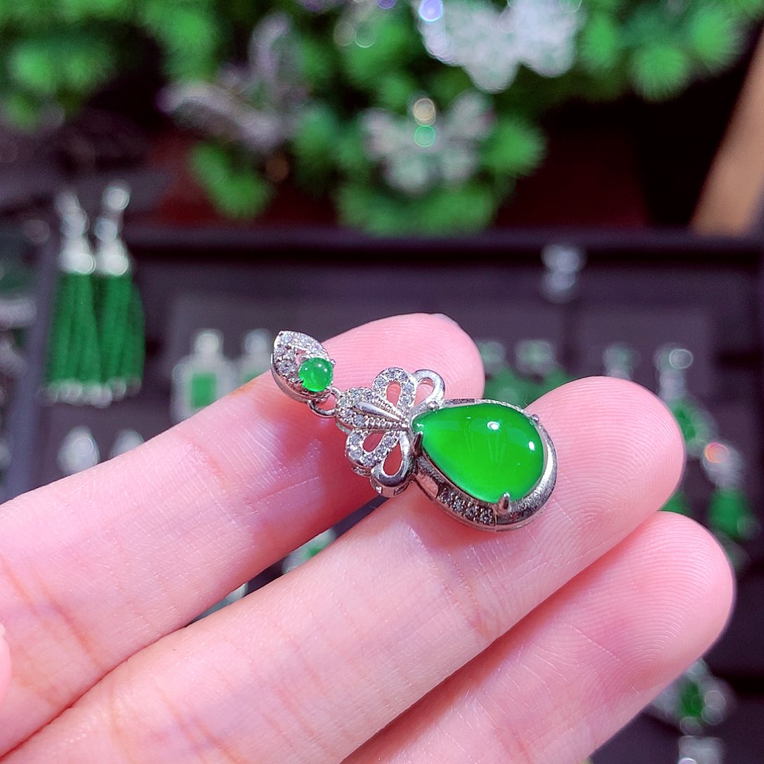 颈饰未镶嵌翡翠天然