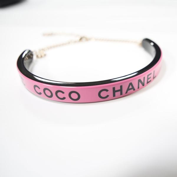 Chanel CoCo字母粉色项链