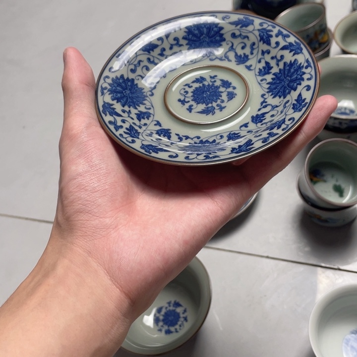 摆件青花缠枝莲壶承jjj