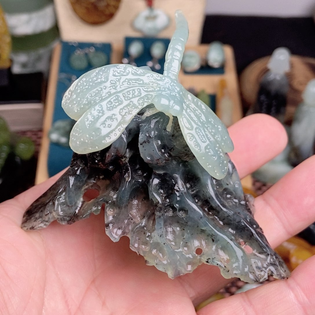 蛇纹石玉小摆件未镶嵌