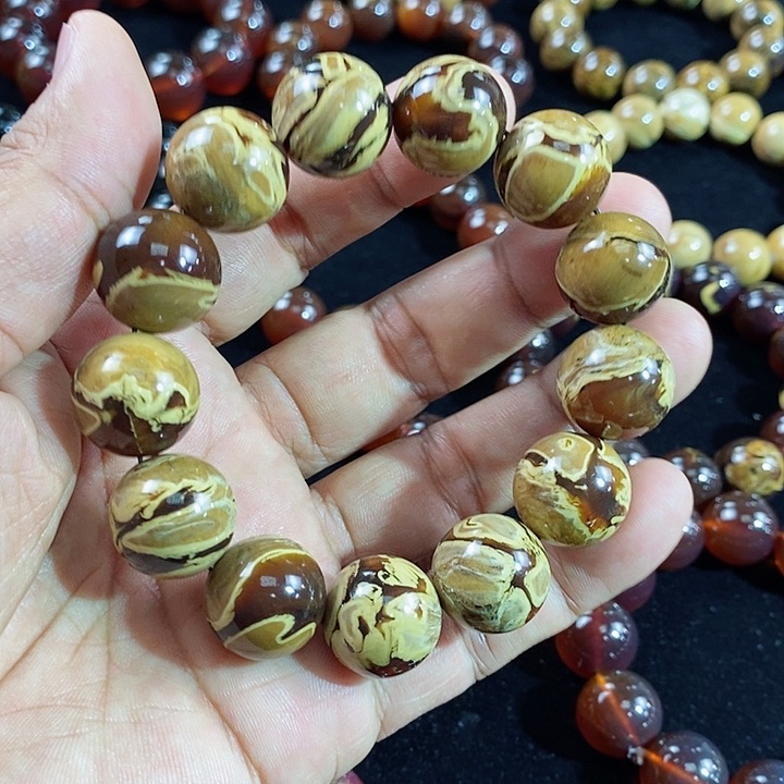 琥珀颈饰未镶嵌一