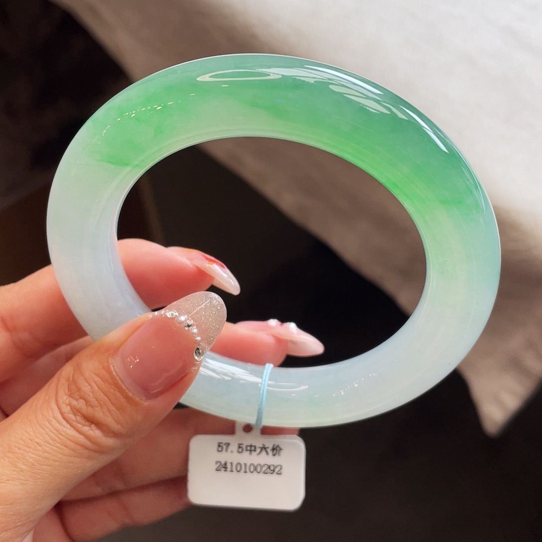 翡翠手镯未镶嵌57圆条