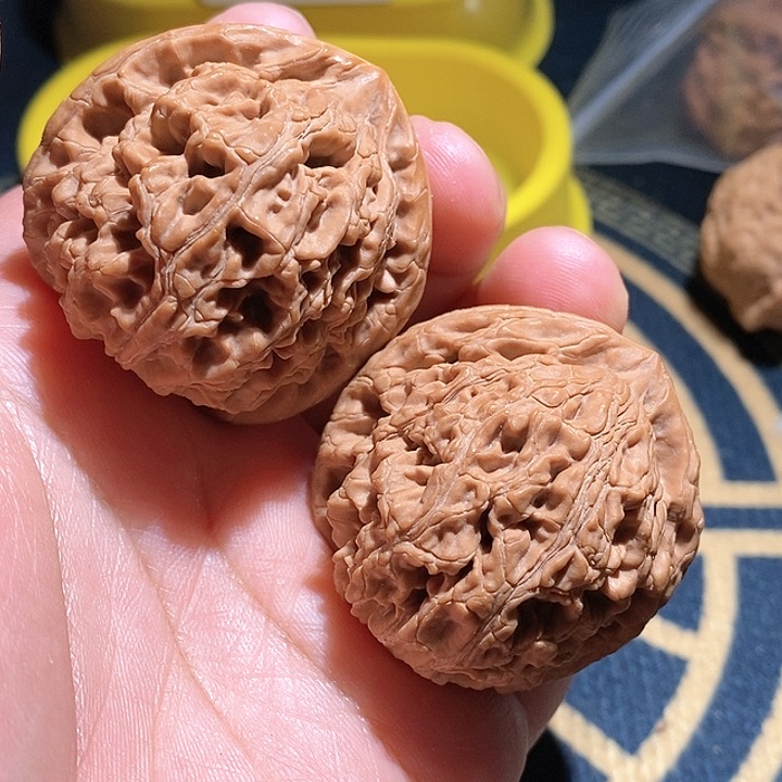 【闪购商品】文玩核桃吊坠乌****拉水龙纹