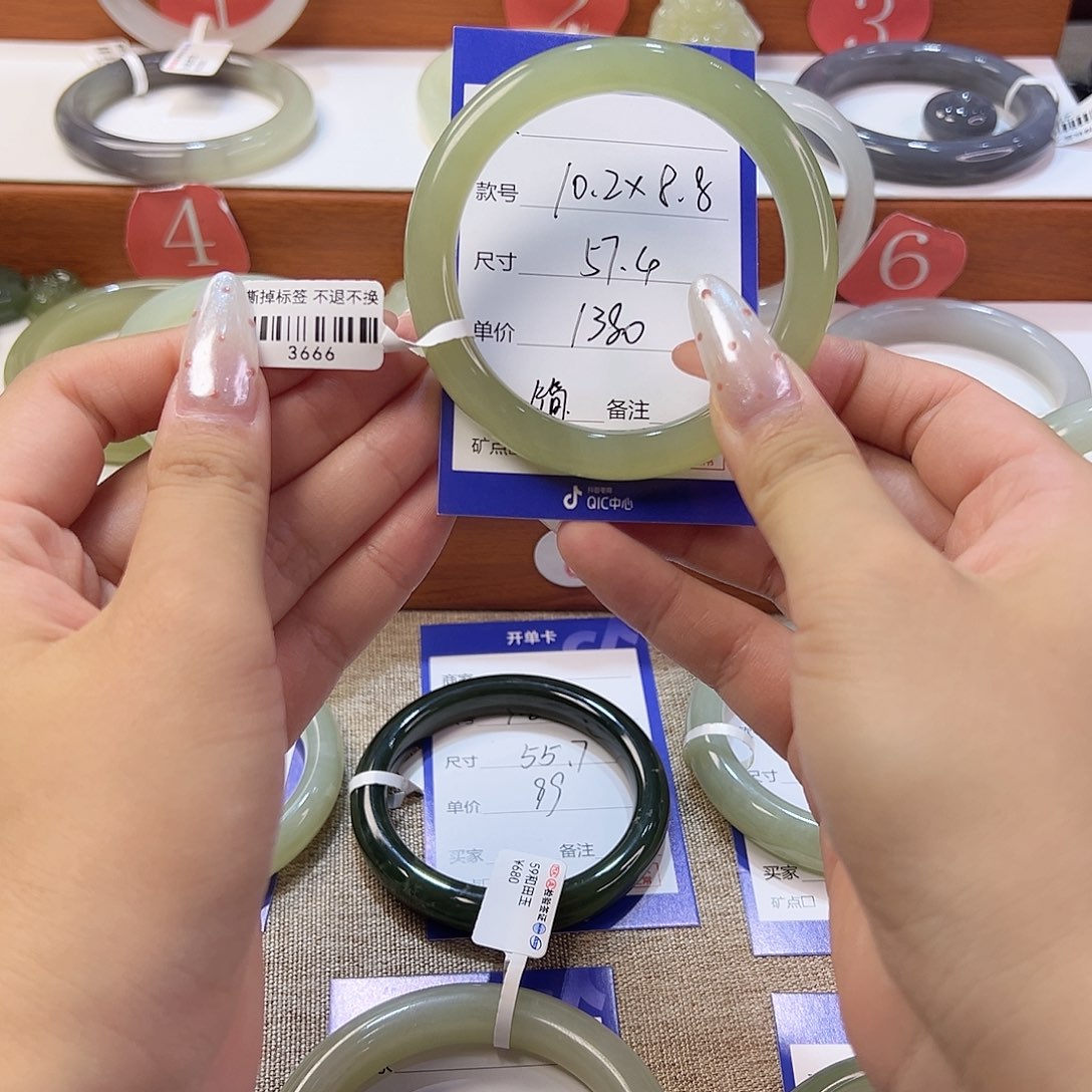 未镶嵌手镯和田玉?*单