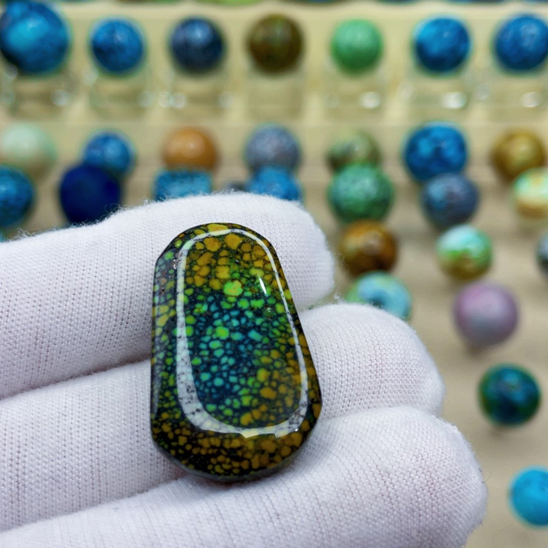 未镶嵌绿松石颈饰