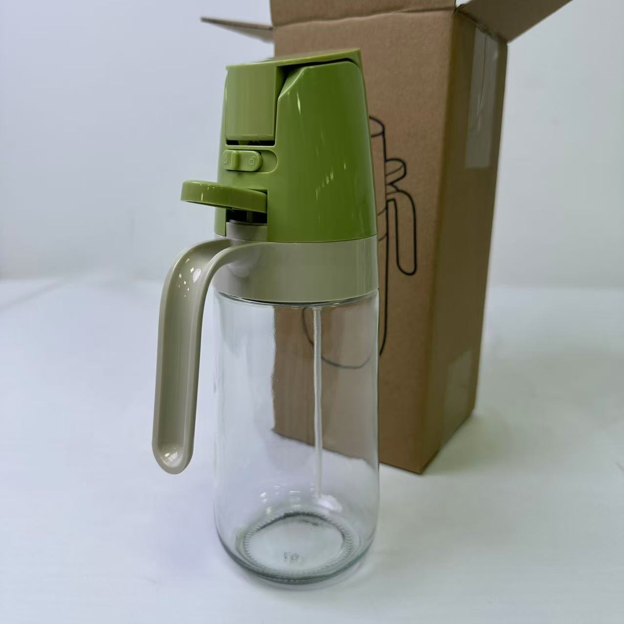 63803   喷倒一体式两用油壶混款混色