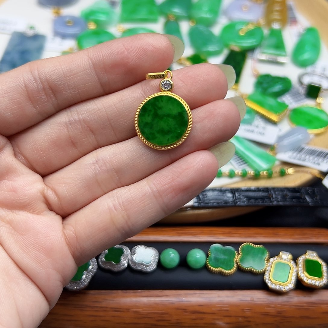 翡翠颈饰银S925镶嵌天然缅料A货一件