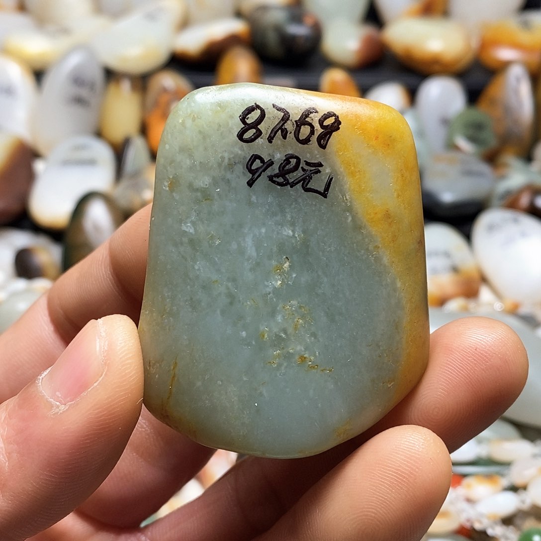 和田玉颈饰未镶嵌吊坠