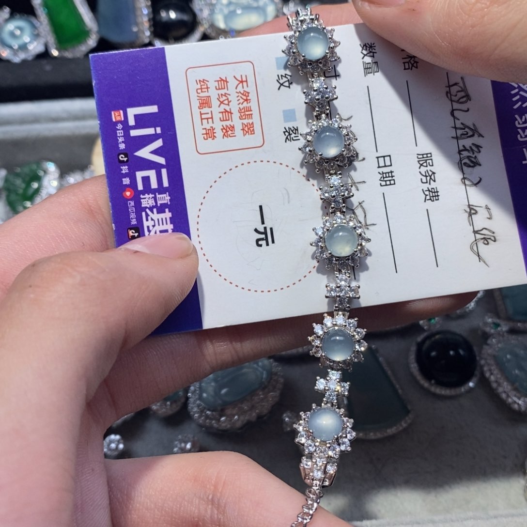 翡翠颈饰未镶嵌翡翠