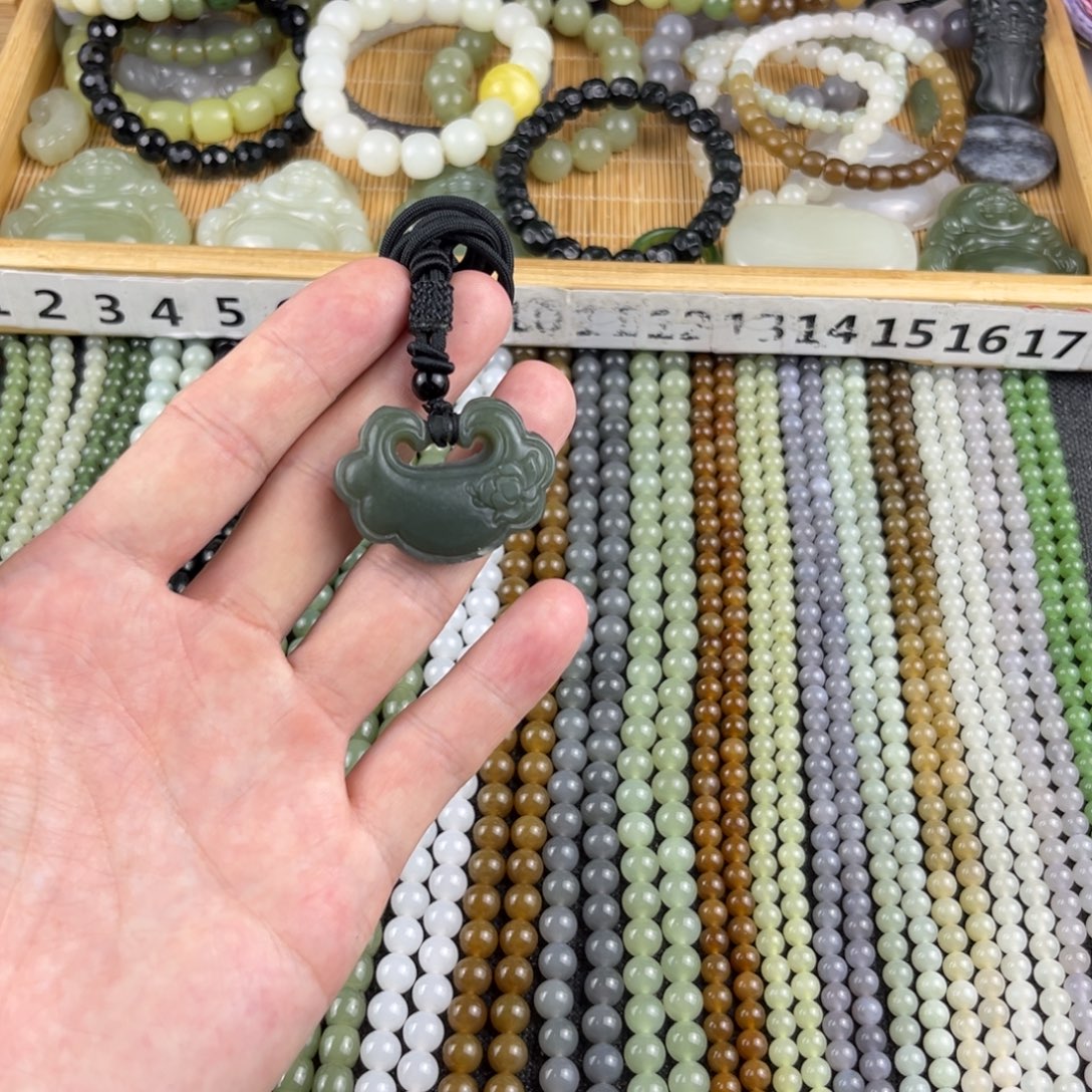 和田玉未镶嵌颈饰