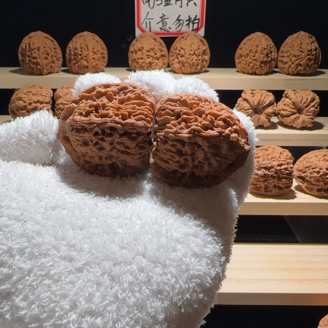 Z***g吊坠文玩核桃42三角炮弹