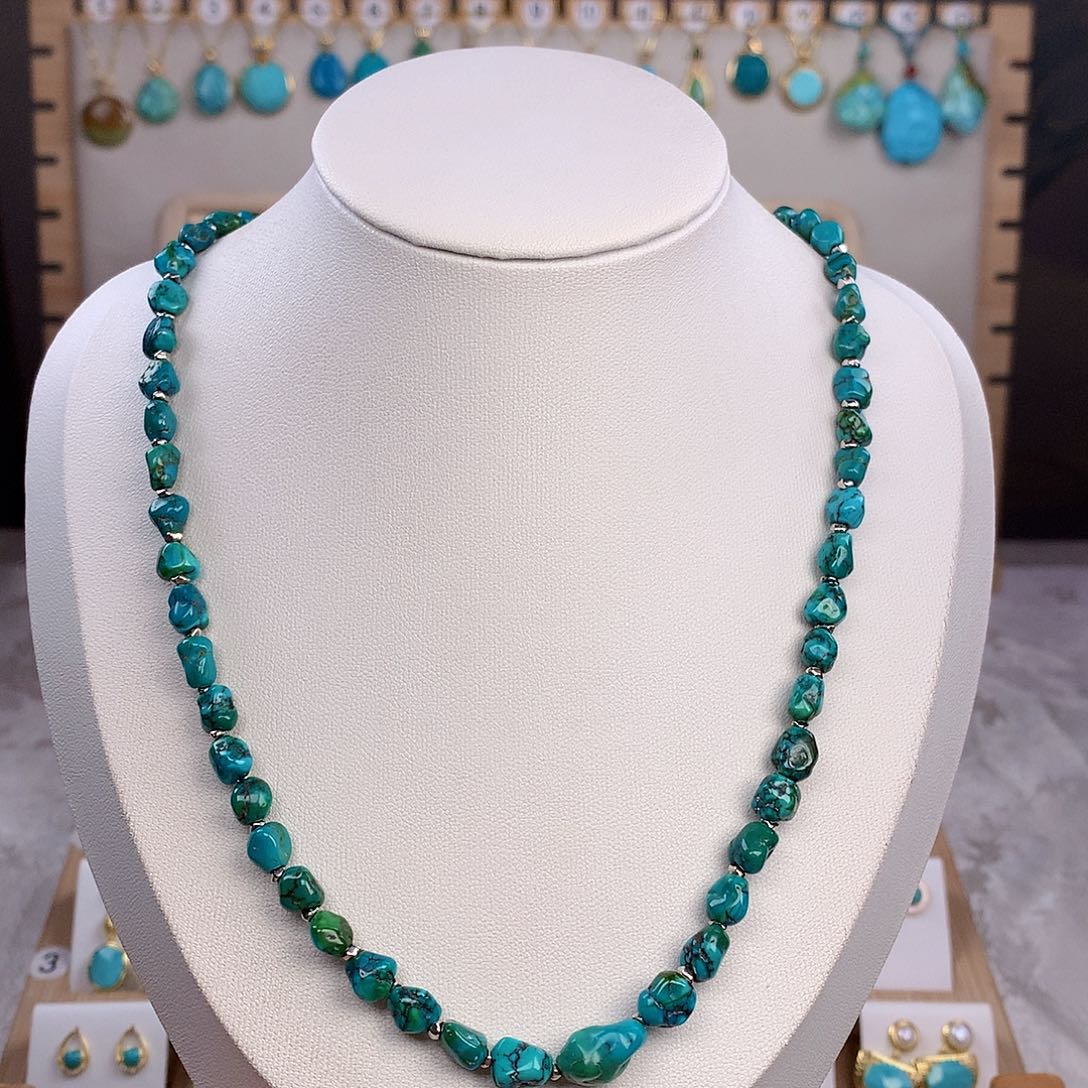 绿松石颈饰未镶嵌