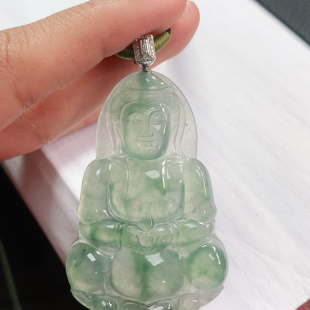 翡翠18K金镶嵌颈饰观音