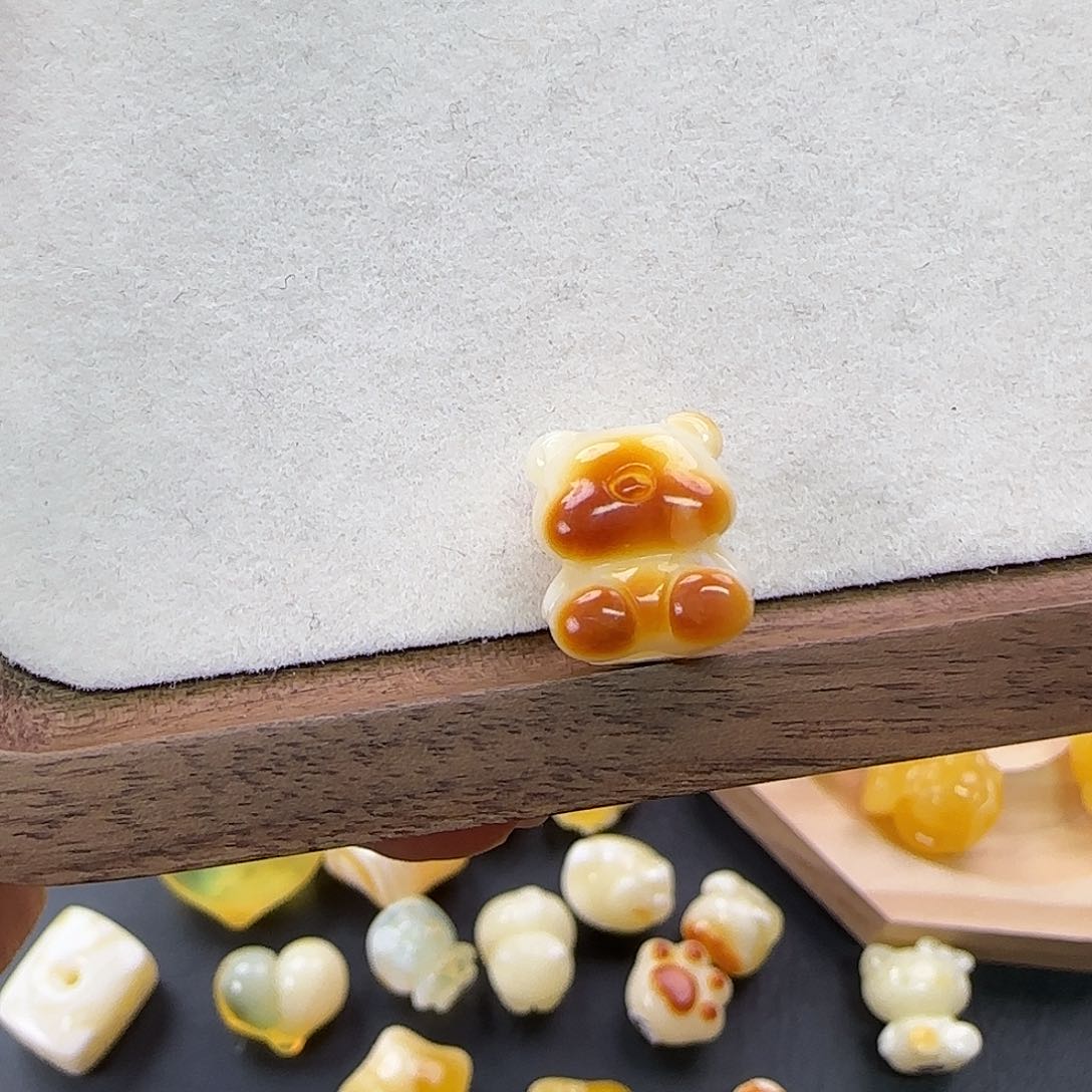 琥珀未镶嵌珠宝奇石