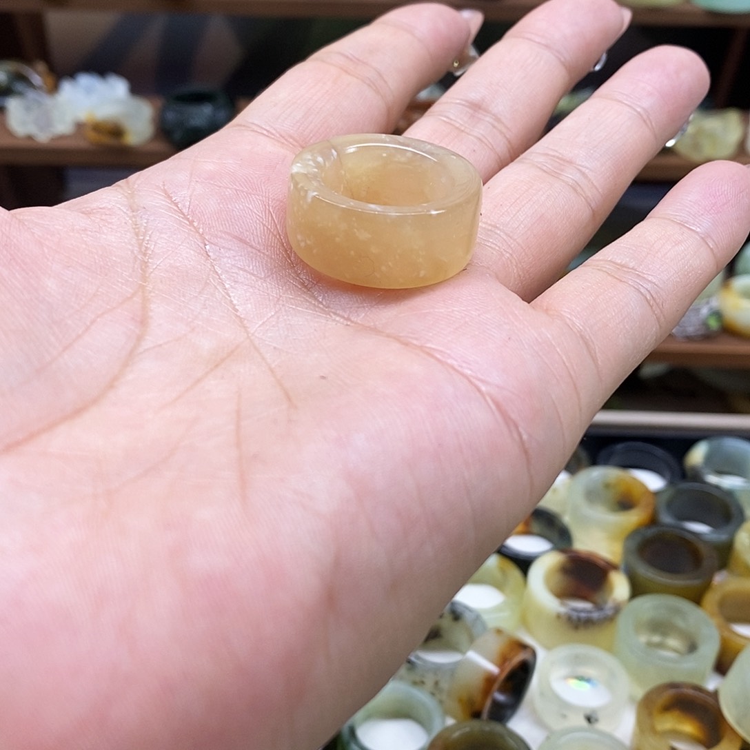 岫玉戒指未镶嵌长*_
