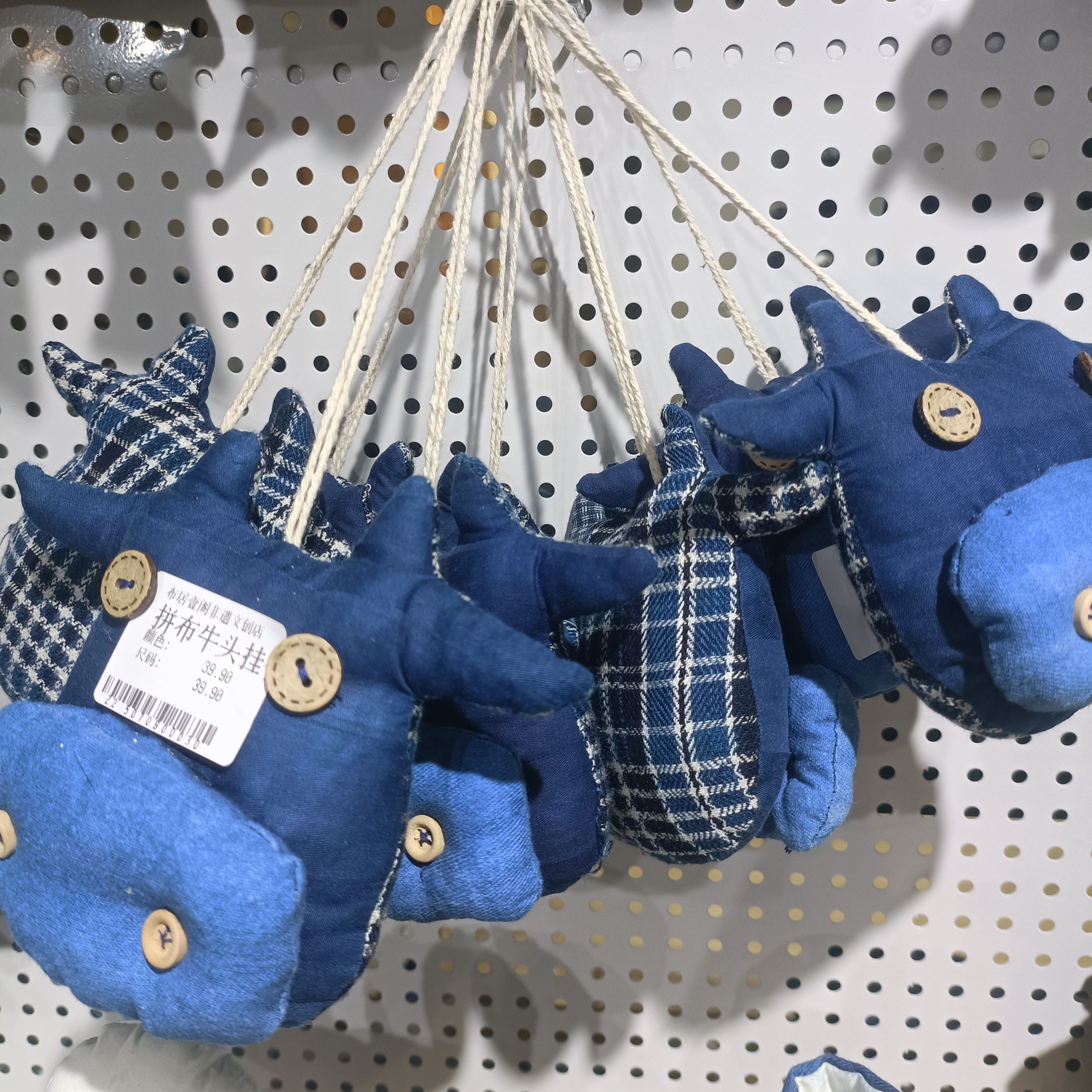 贵州非遗纯手工拼布牛头挂件