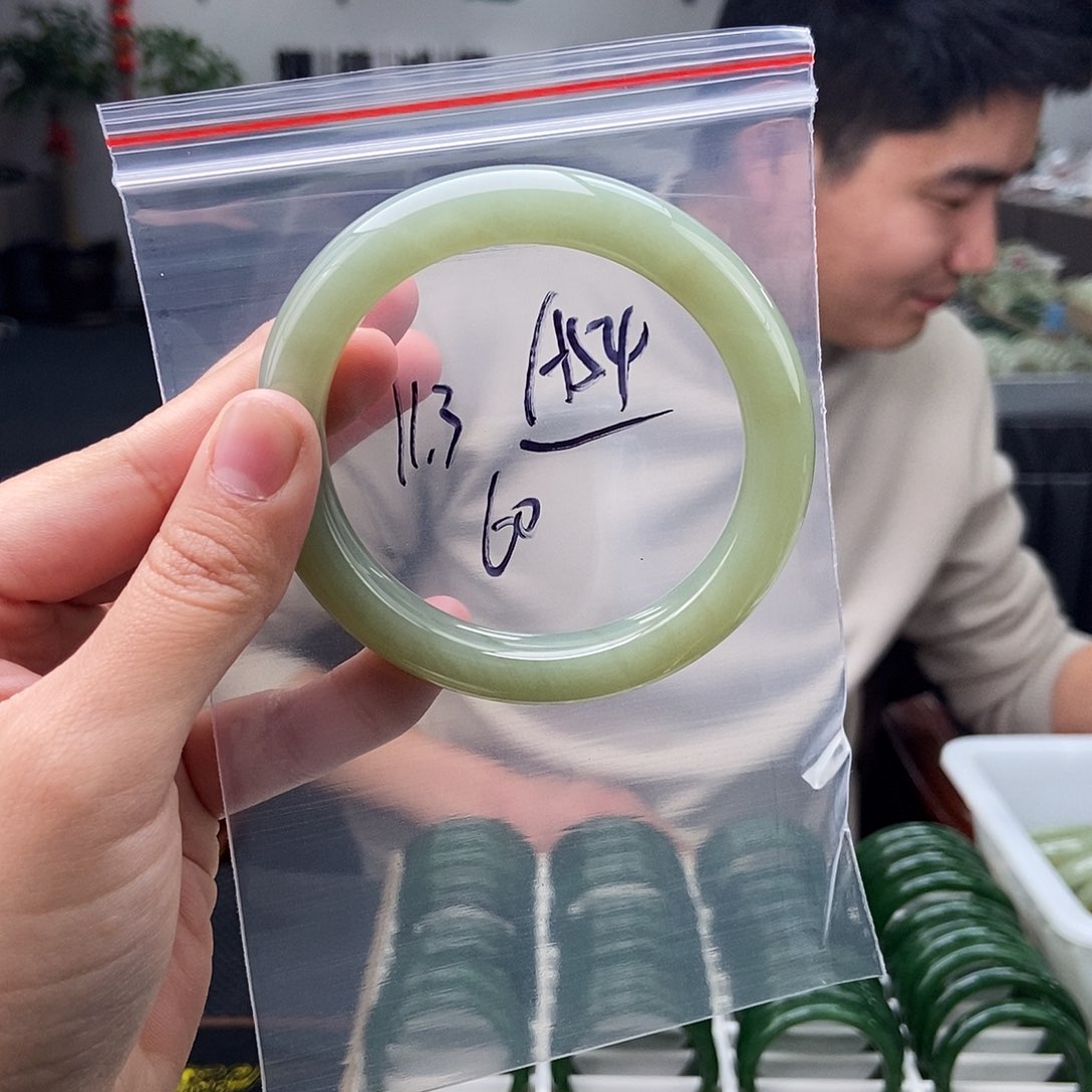 和田玉颜色多样性发拍一发一未镶嵌