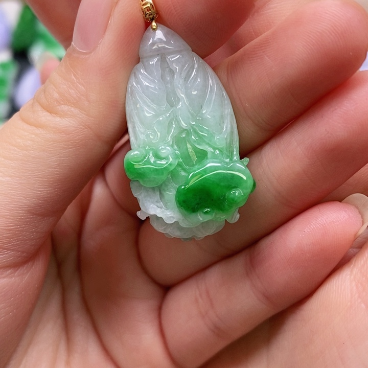 翡翠未镶嵌颈饰吊坠