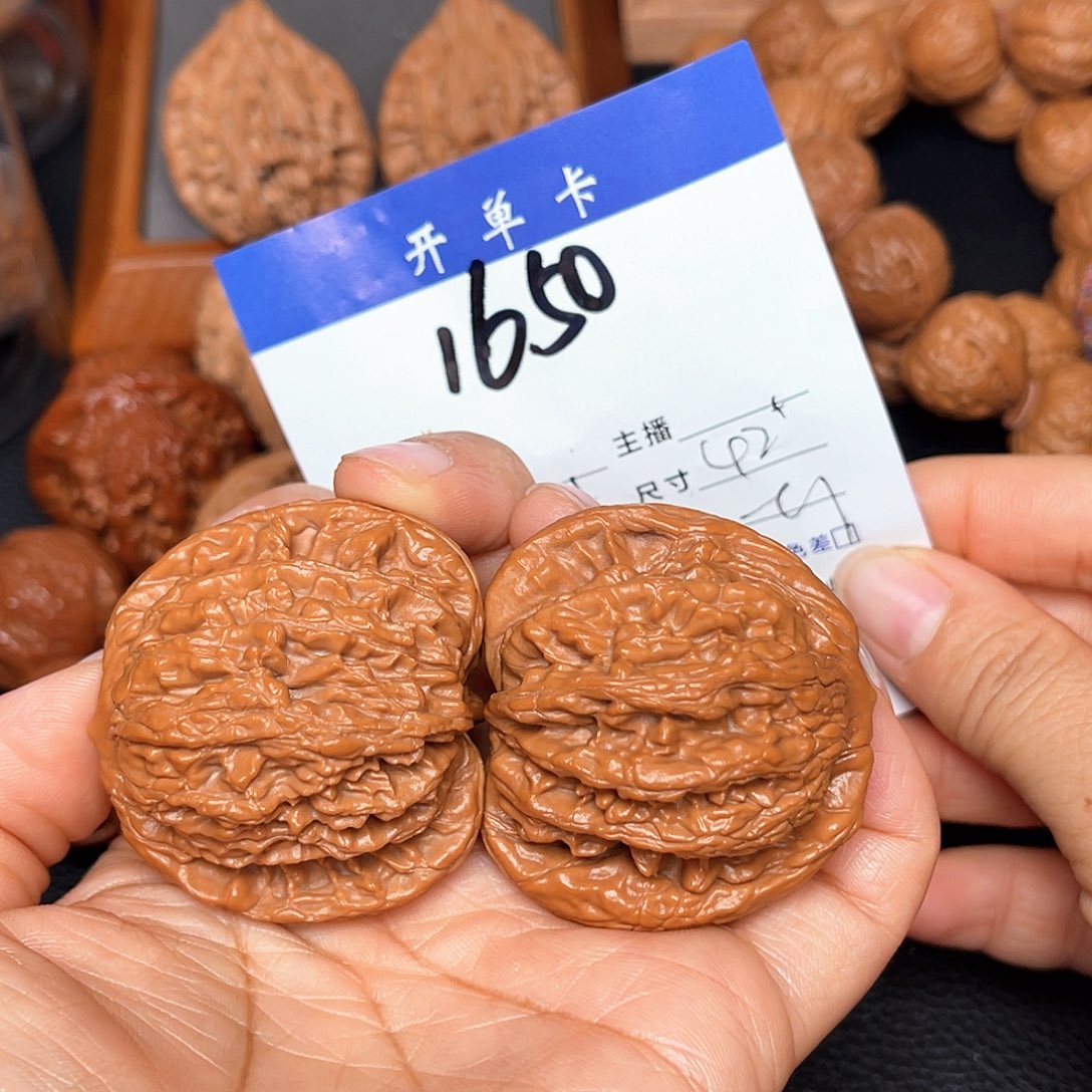 文玩核桃吊坠虎头42尺。无刀修。 1650