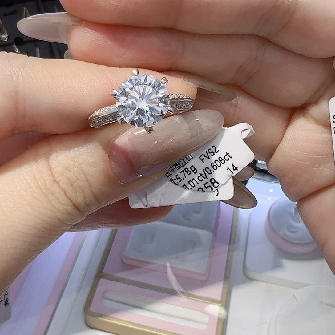 实验室培育钻石18K金镶嵌听*