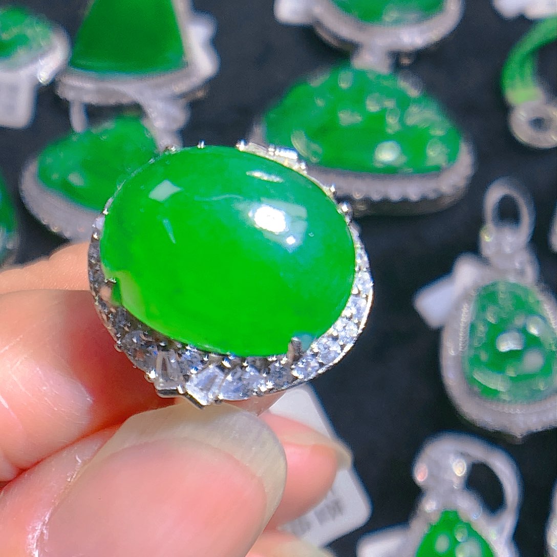 翡翠颈饰银S925镶嵌戒指