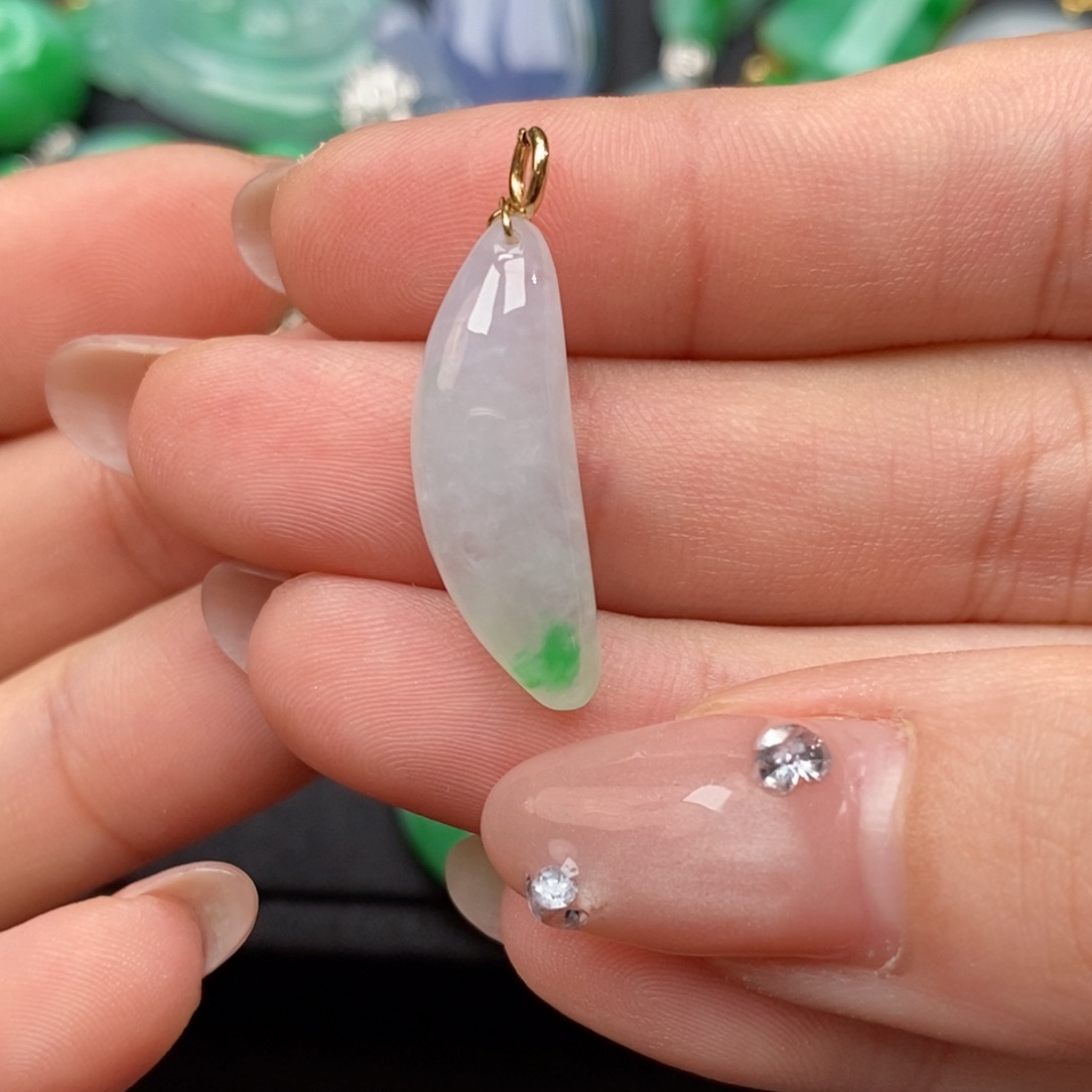 翡翠颈饰18K金镶嵌翡翠