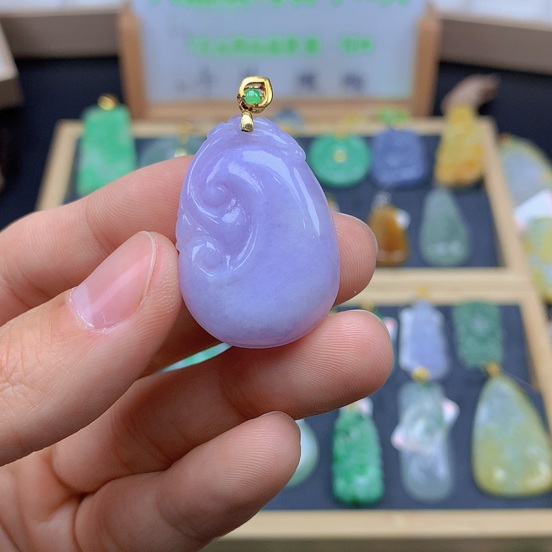 翡翠颈饰18K金镶嵌翡翠