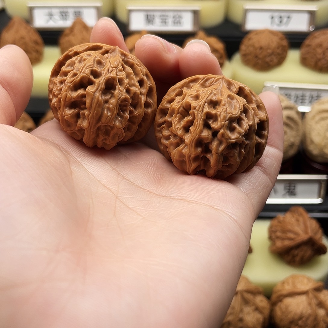 文玩核桃把件苹果园37尺382