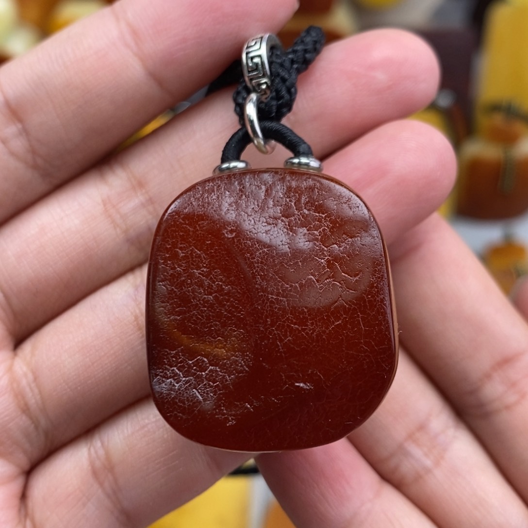 琥珀吊坠(赠链)未镶嵌