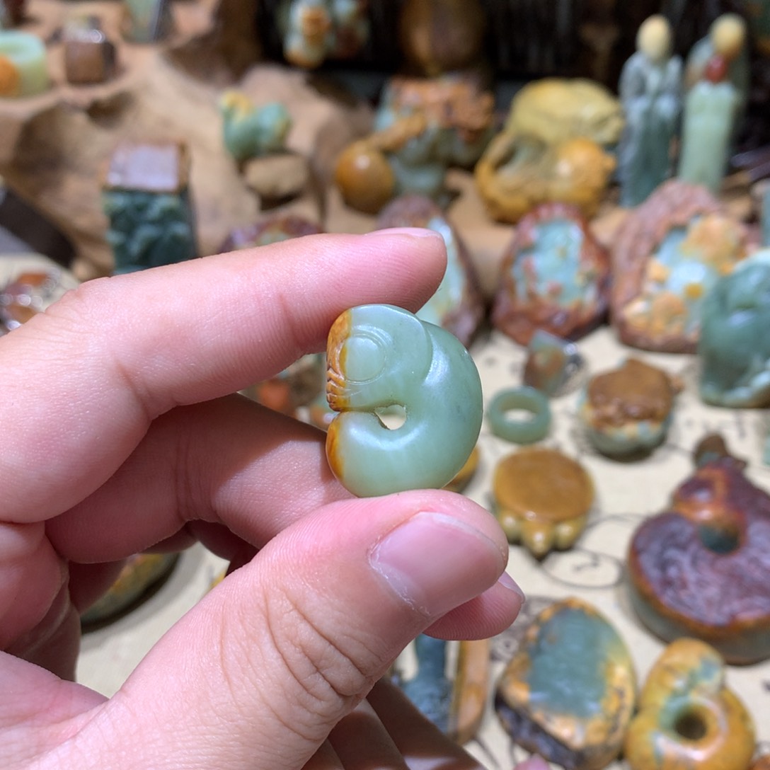 岫岩河磨玉（透闪石质玉）挂件未镶嵌