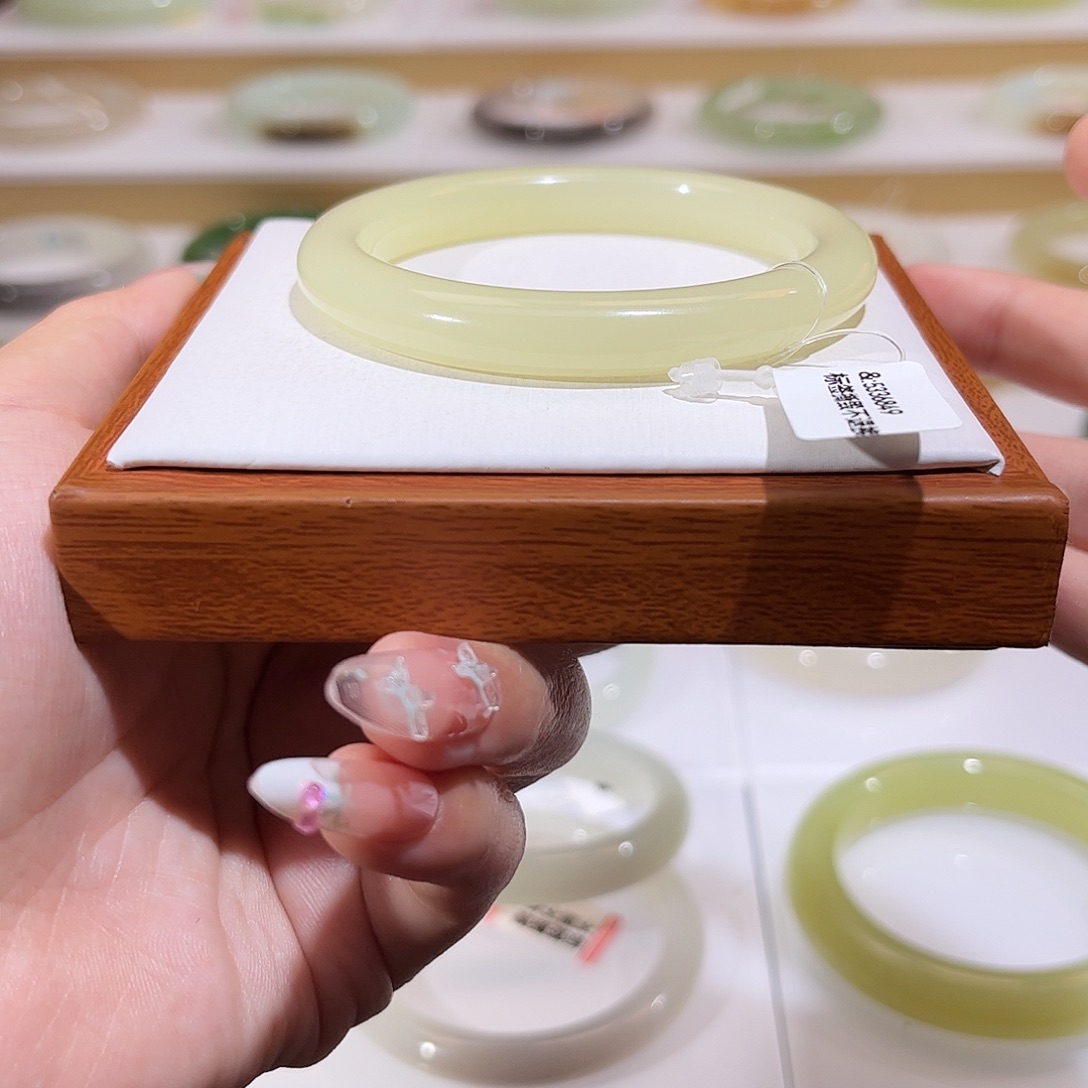 和田玉未镶嵌手镯黄口