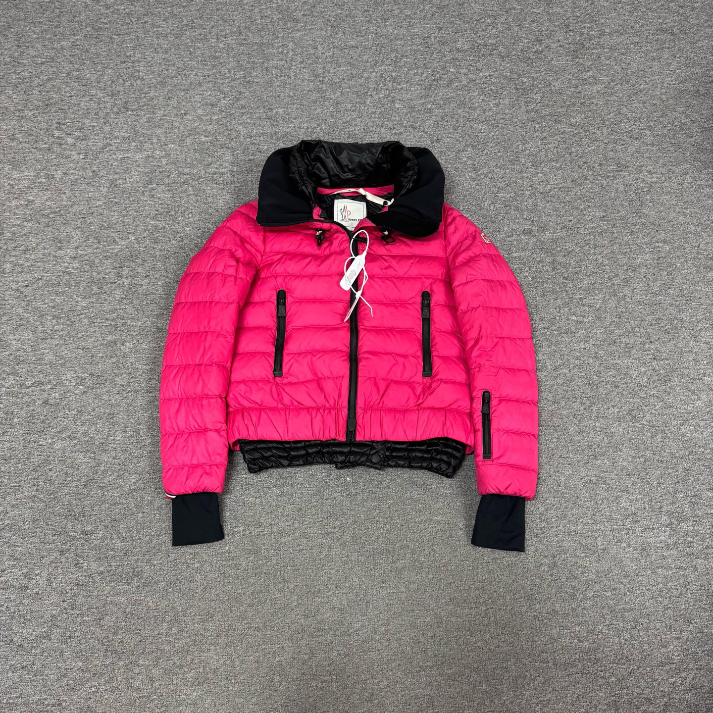 99新 MONCLER moncler蒙口滑雪系列玫红色Logo徽标羽绒服99新 1码