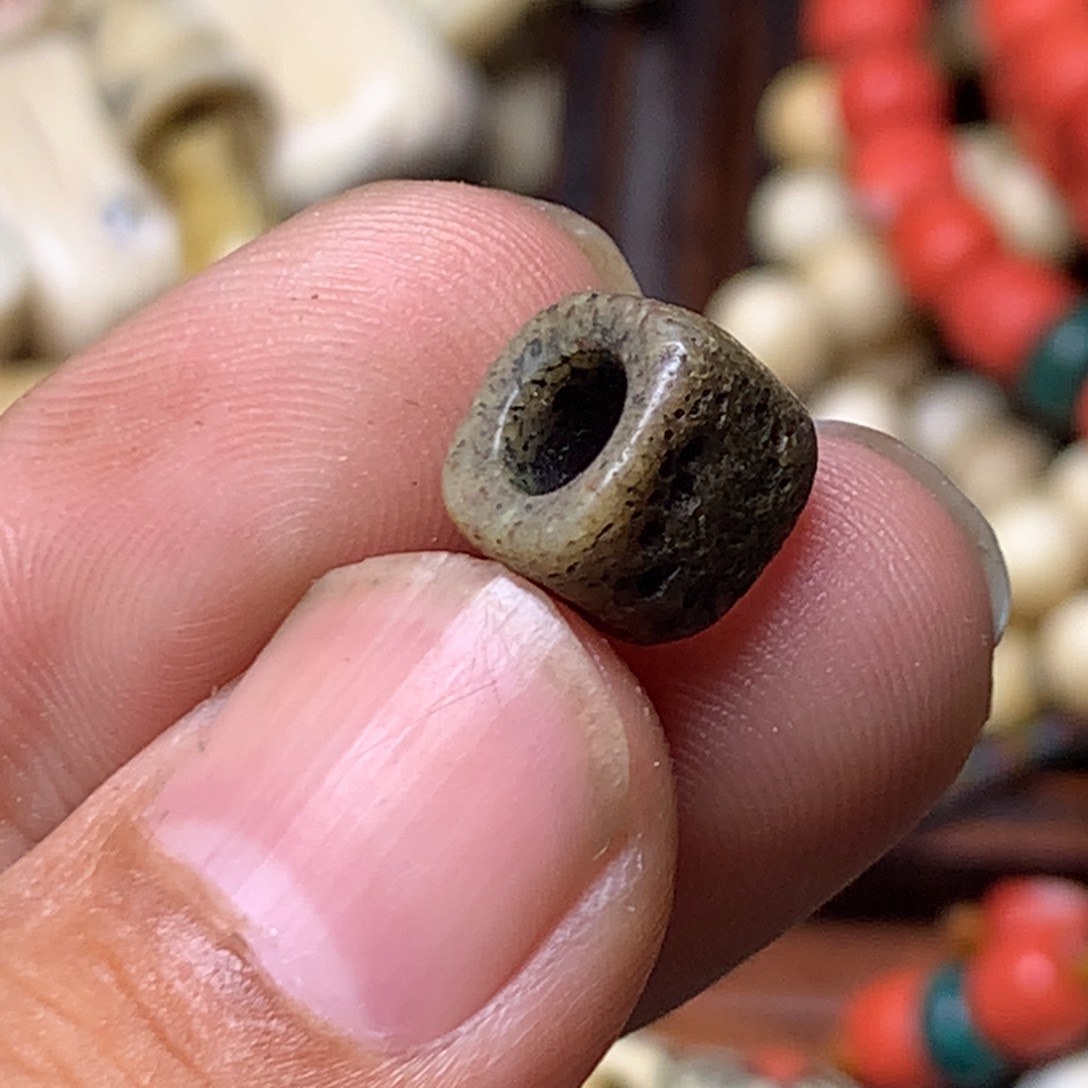 玻璃颈饰藏传小元素