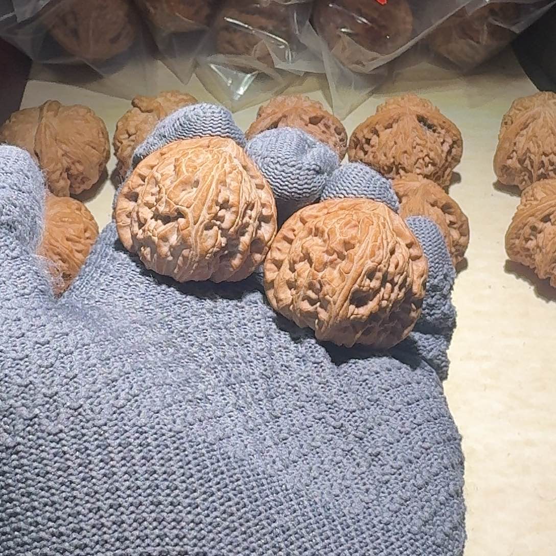 大****吊坠文玩核桃三角白