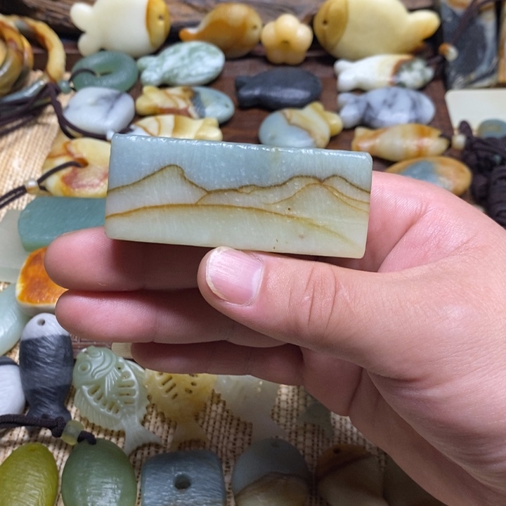 好***7蛇纹石玉未镶嵌颈饰