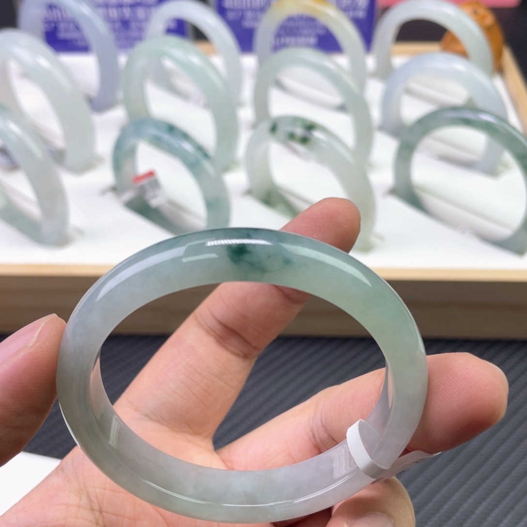 翡翠手镯未镶嵌天然缅甸a货翡翠手镯