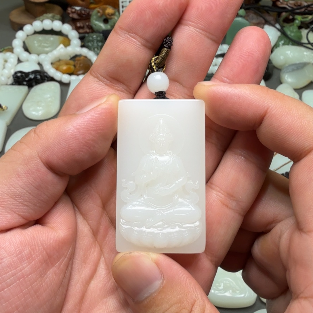 吊坠(赠链)未镶嵌和田玉