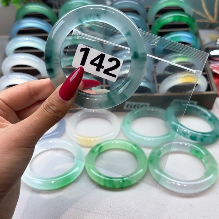 玉莫***饰时尚飘花手镯142