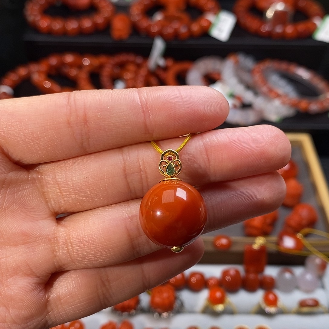 南红玛瑙18K金镶嵌四川凉山瓦西单珠吊坠16mm