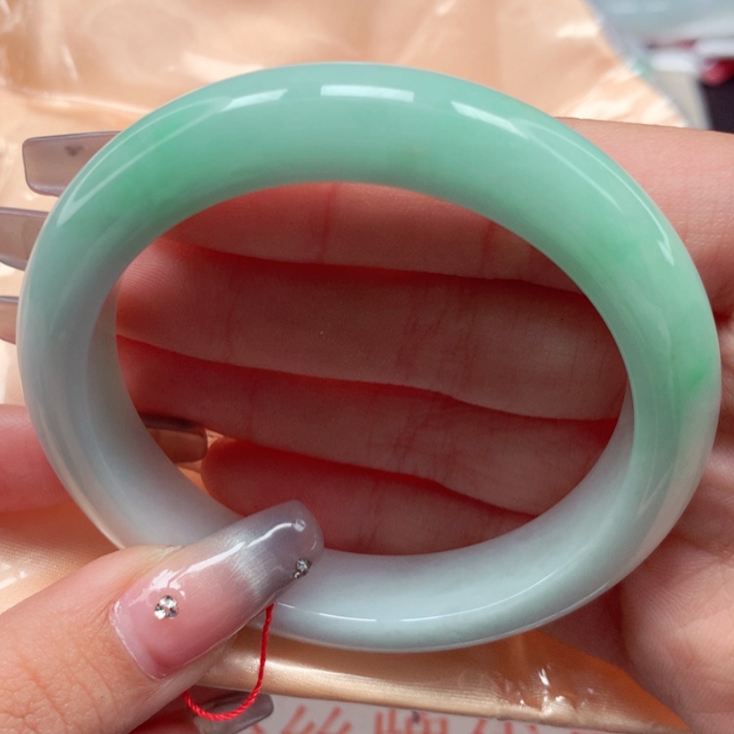 【闪购商品】翡翠手镯未镶嵌55圈