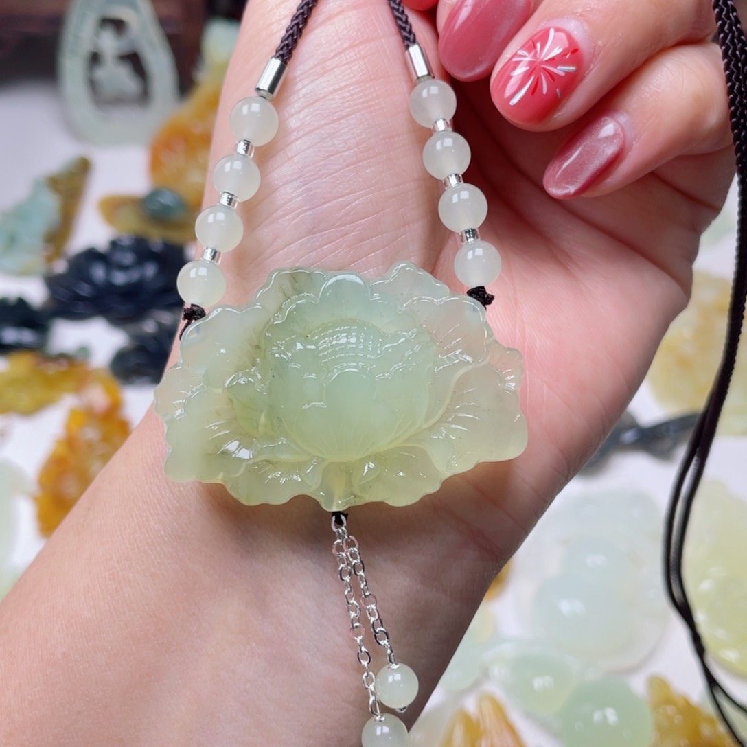 蛇纹石玉颈饰未镶嵌