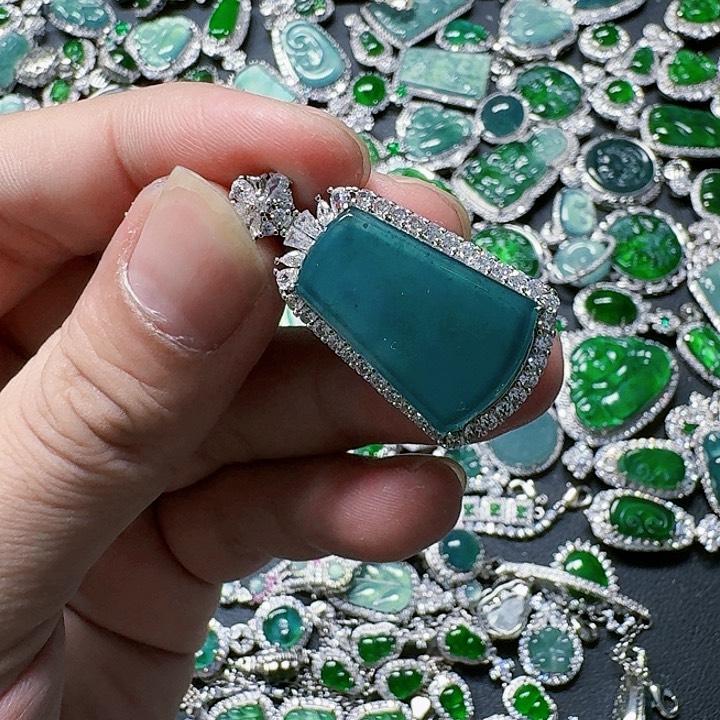 翡翠颈饰未镶嵌天然A货翡翠放漏