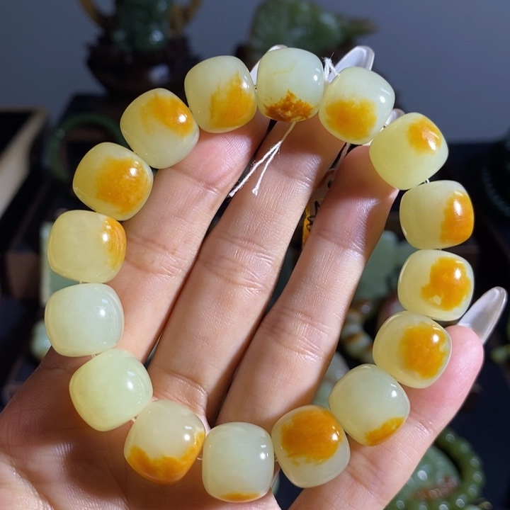 和田玉未镶嵌套链相*。