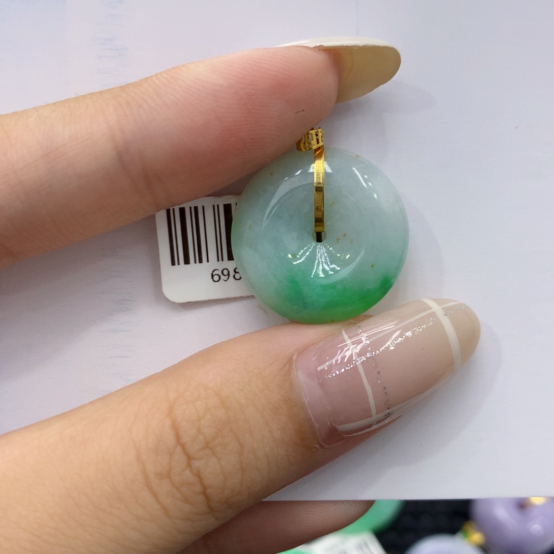 颈饰18K金镶嵌翡翠